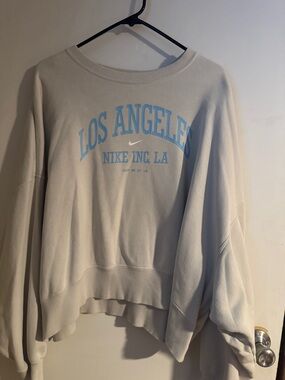 Nike Cream Crewneck Sweatshirt with Light Blue Los Angeles Graphic